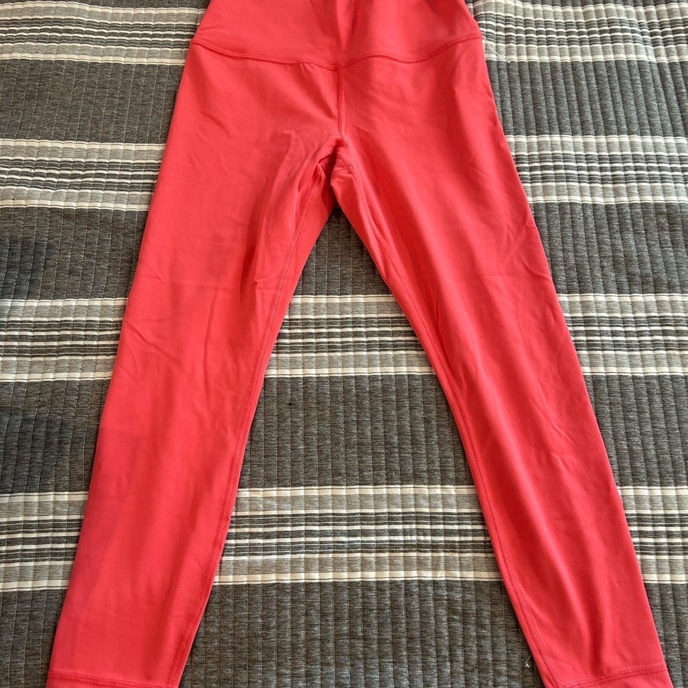 NWOT Athleta Coral Women’s Size Medium Leggings 7/8 length